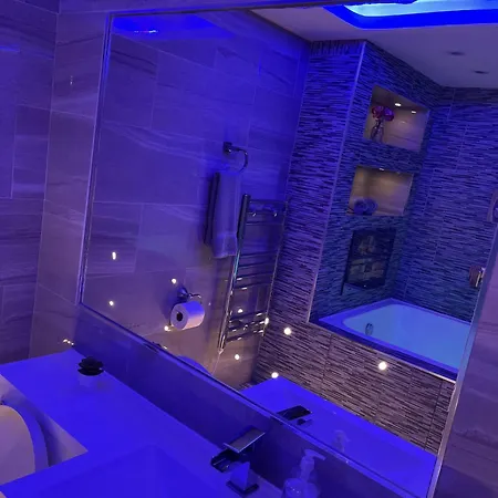 Mansa Bradford (West Yorkshire)